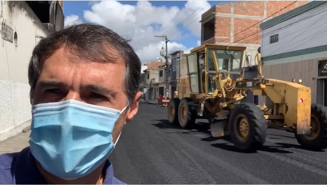VISTORIA: Romero acompanha obras de asfaltamento na Zona Leste e garante iluminação em led de todas as ruas contempladas