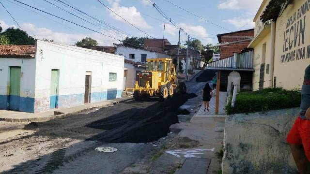 Obras de asfaltamento chegam ao bairro da Vila Cabral de Santa Terezinha